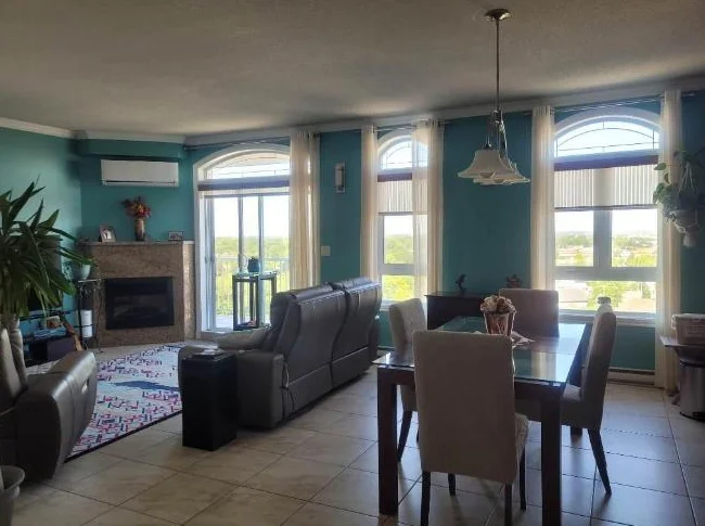 Condo, 3 bdr, 2 bathrooms, w/garage thumbnail 2