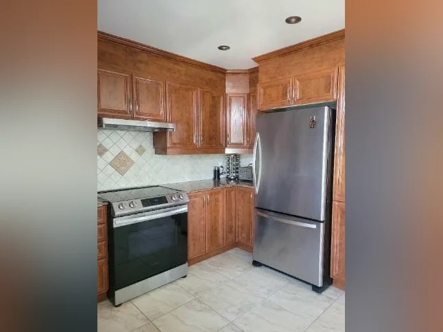 Condo, 3 bdr, 2 bathrooms, w/garage thumbnail 6