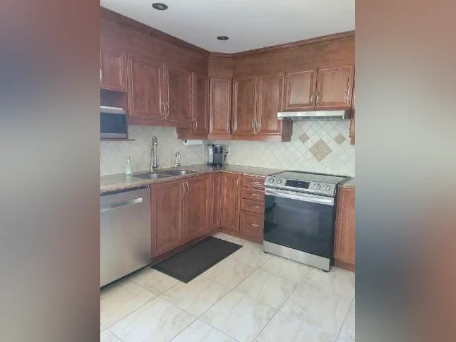 Condo, 3 bdr, 2 bathrooms, w/garage thumbnail 5