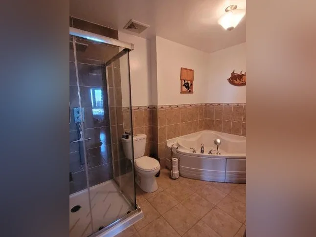 Condo, 3 bdr, 2 bathrooms, w/garage thumbnail 7