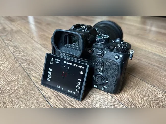 Superbe appareil photo boîtier Sony A7r IVa body mint comme neuf thumbnail 3
