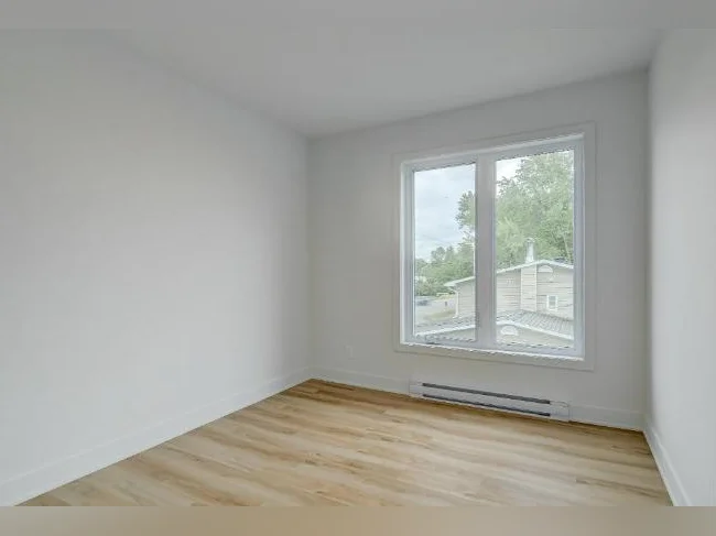 DERNIERE CHANCE VOICI NOTRE UNITÉ CONDO 5 1/2 AU 1ERE ÉTAGE AVEC 3 GRANDES CHAMBRES RIVE-SUD POUR LE 1ER JUILLET thumbnail 9