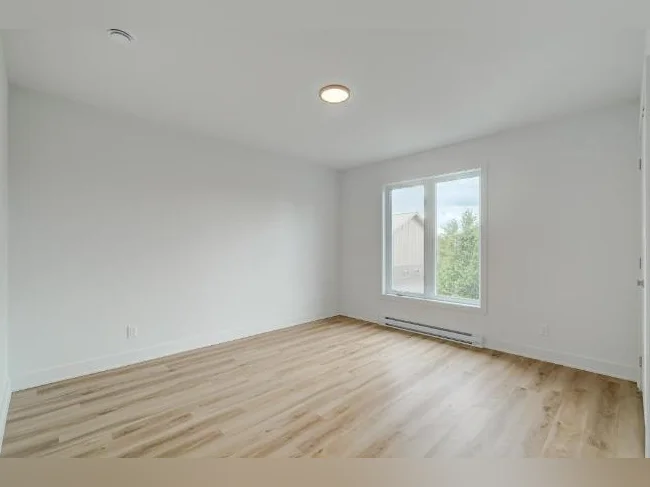DERNIERE CHANCE VOICI NOTRE UNITÉ CONDO 5 1/2 AU 1ERE ÉTAGE AVEC 3 GRANDES CHAMBRES RIVE-SUD POUR LE 1ER JUILLET thumbnail 7