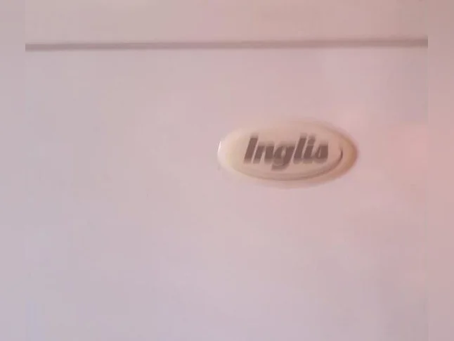 Frigidaire INGLIS, super propre, fonctionne comme un neuf thumbnail 2