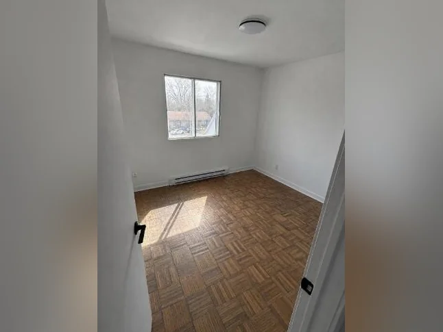 🏡 À LOUER – Grand 4½ à St-Constant 📍 Rue Lanctot | Disponible 1er août 💰 1 395 $ / mois thumbnail 7
