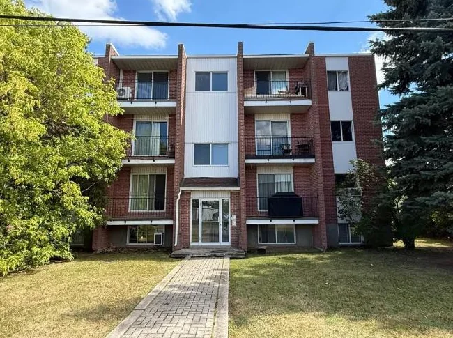 🏡 À LOUER – Grand 4½ à St-Constant 📍 Rue Lanctot | Disponible 1er août 💰 1 395 $ / mois