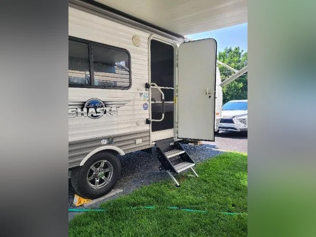Roulotte Shasta 18FQ