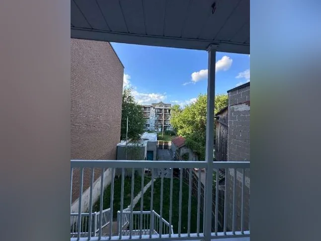 4 1/ 2 rénové, disponible dès maintenant, à 2 minutes à pieds du métro joliette, Laveuse/ sécheuse incluse thumbnail 8