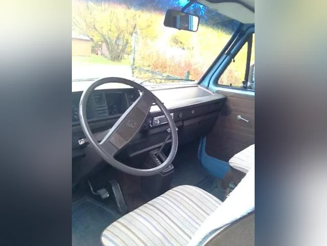 Vanagon 1984 en très bonne condition $12000.