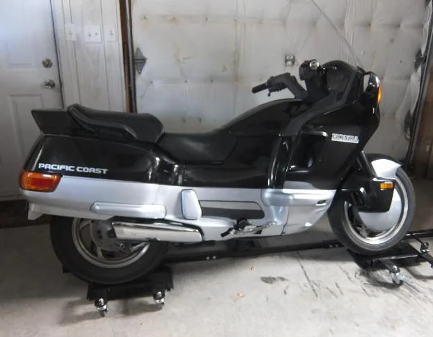 Honda PC 800 ou Pacific Coast 1990