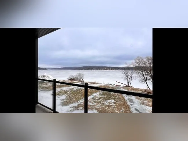 Magnifique condo sur le lac william thumbnail 10