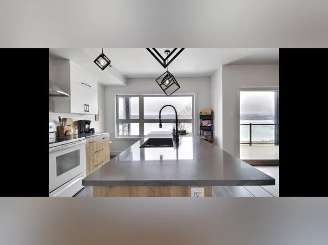 Magnifique condo sur le lac william thumbnail 3