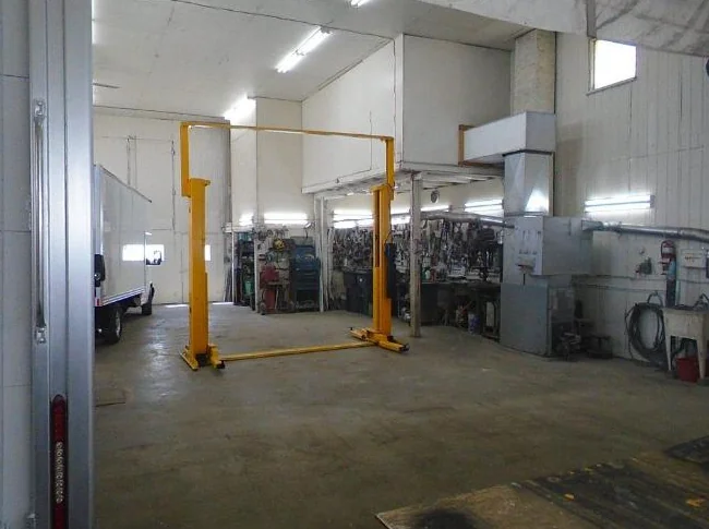 MAISON ET GARAGES COMMERCIAL ET INDUSTRIEL AVEC PERMIS SAAQ thumbnail 10