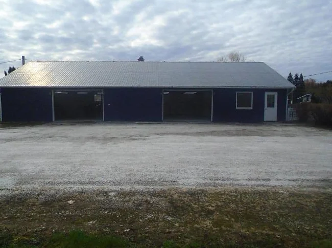 MAISON ET GARAGES COMMERCIAL ET INDUSTRIEL AVEC PERMIS SAAQ thumbnail 5
