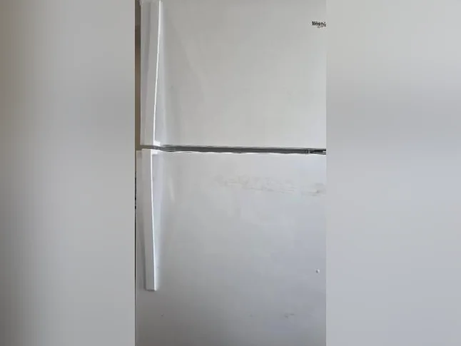 Refrigerateur Whirlpool hyper propre encore garantie!