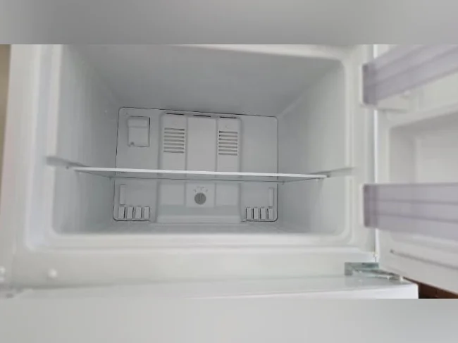 Refrigerateur Whirlpool hyper propre encore garantie! thumbnail 3