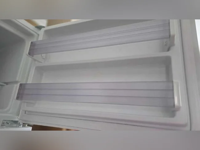 Refrigerateur Whirlpool hyper propre encore garantie! thumbnail 2