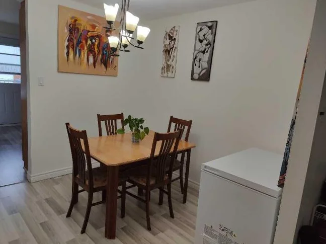 🏡 GRAND 5 ½ RÉNOVÉ au 2e et dernier étage (pas de voisin au-dessus) – SAINTE-FOY | 1 675 $/MOIS thumbnail 4