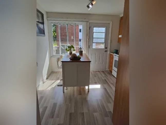 🏡 GRAND 5 ½ RÉNOVÉ au 2e et dernier étage (pas de voisin au-dessus) – SAINTE-FOY | 1 675 $/MOIS thumbnail 6