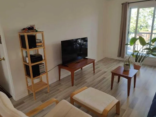 🏡 GRAND 5 ½ RÉNOVÉ au 2e et dernier étage (pas de voisin au-dessus) – SAINTE-FOY | 1 675 $/MOIS thumbnail 2