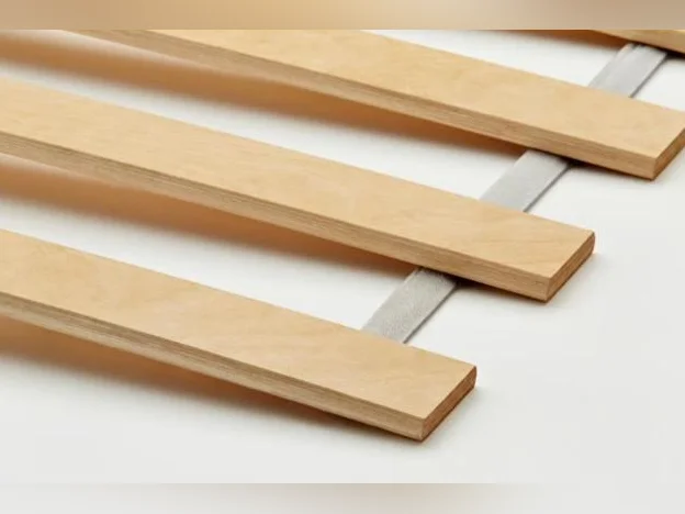 Cadre lit IKEA + matelas en bon état propre sans tache + grande couette + housse de couette offerte avec 2 taies d oreillers thumbnail 2