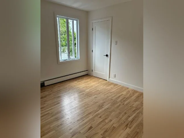 Logement 3 1/2 à louer thumbnail 3