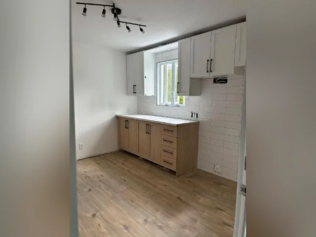 Logement 3 1/2 à louer thumbnail 5