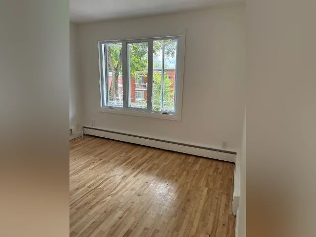 Logement 3 1/2 à louer thumbnail 2