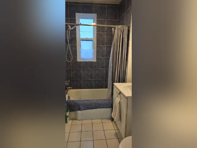 Appartement a partager, long terme seulement thumbnail 6
