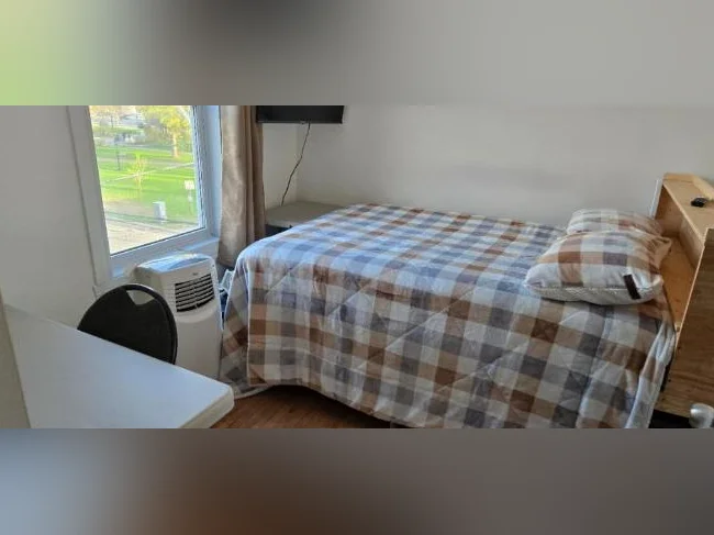Appartement a partager, long terme seulement thumbnail 2