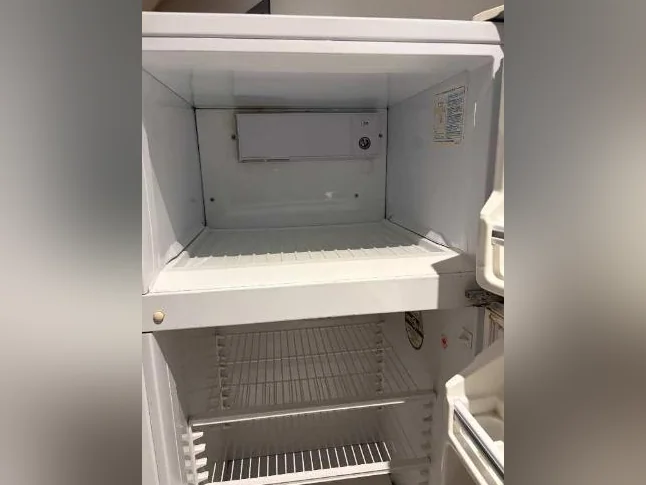 RÉFRIGÉRATEUR KENMORE 12 PIEDS CUBE thumbnail 4