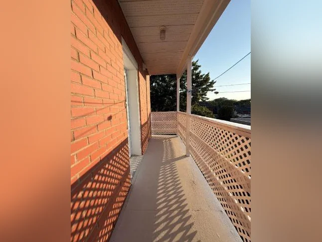 Beau logement 4,5 rénové à quelques pas du bord de l'eau thumbnail 9