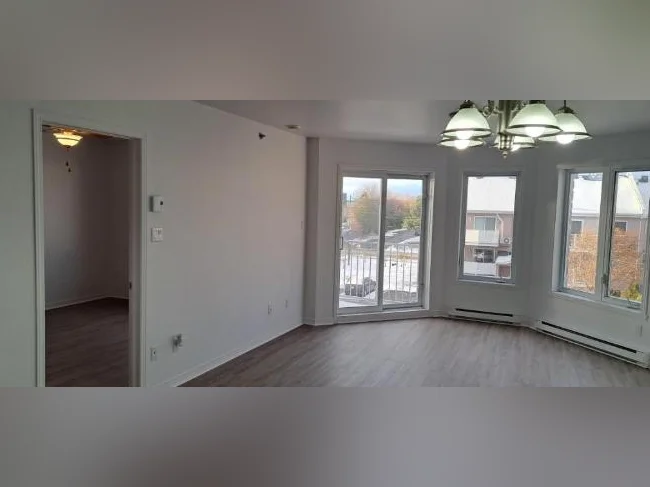 Grand 3 1/2 RENOVER, Saint-Eustache avec clientèle établi de 55+ ans thumbnail 3