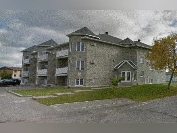 Grand 3 1/2 RENOVER, Saint-Eustache avec clientèle établi de 55+ ans thumbnail 9
