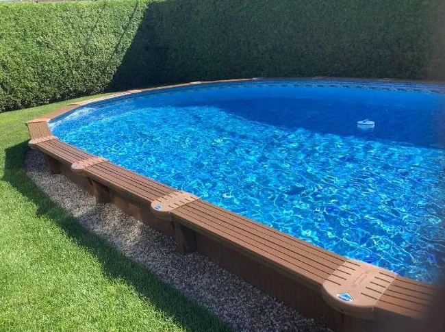Piscine en bois pour récupération des matériaux thumbnail 2