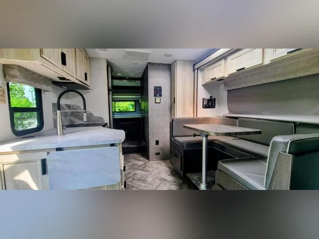 2022 Sunseeker 2500TS motorisé classe c thumbnail 10