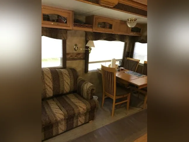 Fifth Wheel 2004 thumbnail 6