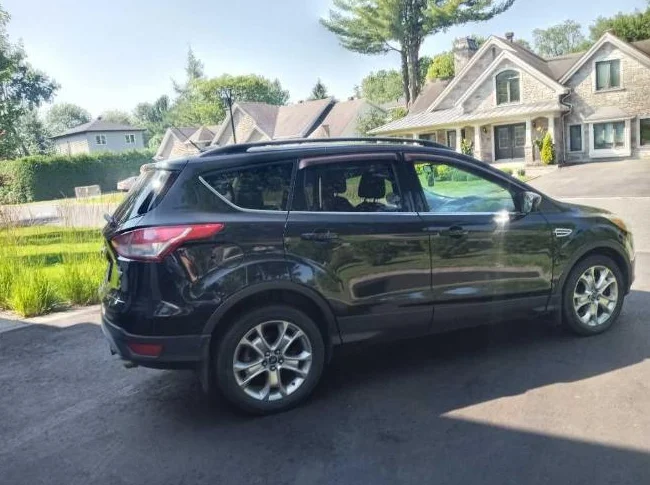 ford escape se 4x4 Ecobost  full équipé avec caméra de recule démarreur a distance roule super bien prix ferme