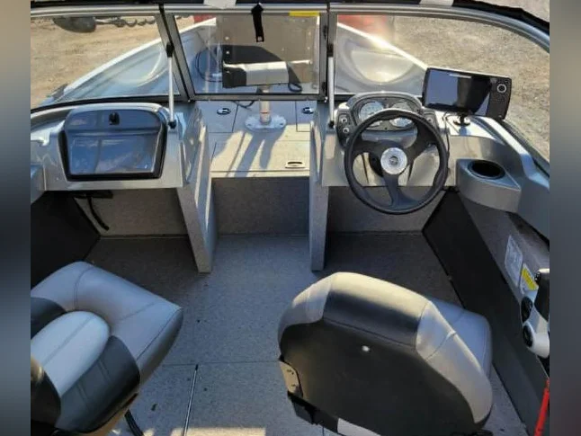 Bateau de plaisance et de pêche Crestliner Vision 2019 en excellente condition thumbnail 8