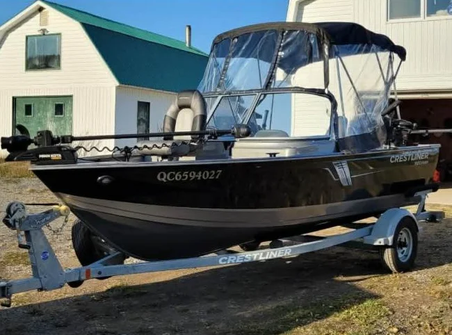 Bateau de plaisance et de pêche Crestliner Vision 2019 en excellente condition thumbnail 2