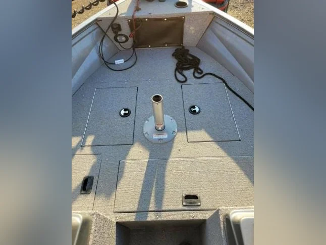 Bateau de plaisance et de pêche Crestliner Vision 2019 en excellente condition thumbnail 5