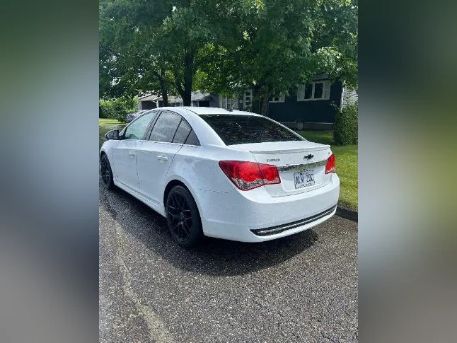 Chevrolet Cruze thumbnail 4