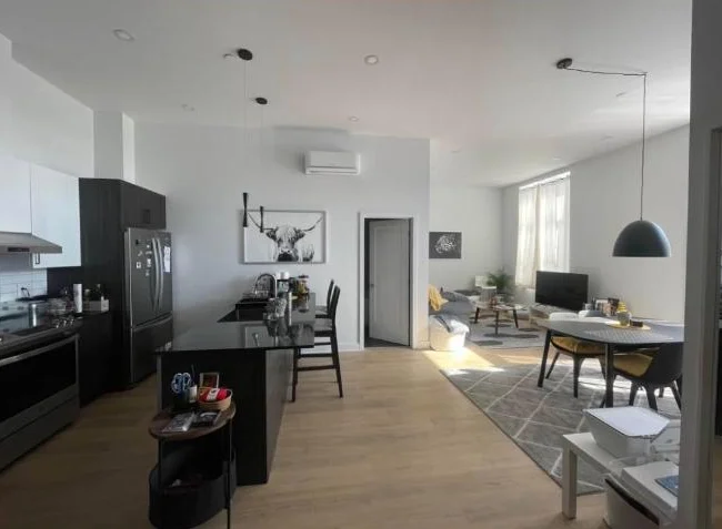 Un mois gratuit - Appartement de luxe de 2 chambres et 1 salle de bain thumbnail 4