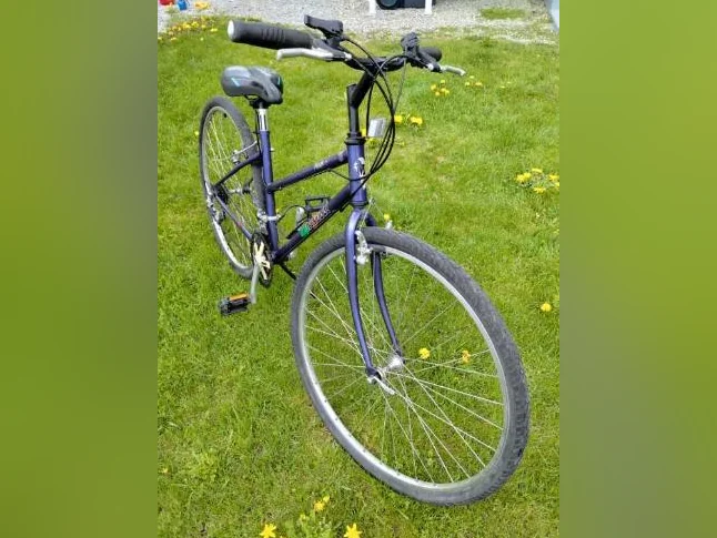 Vélo minelli de 18 vitesses avec roue de 28 pouces