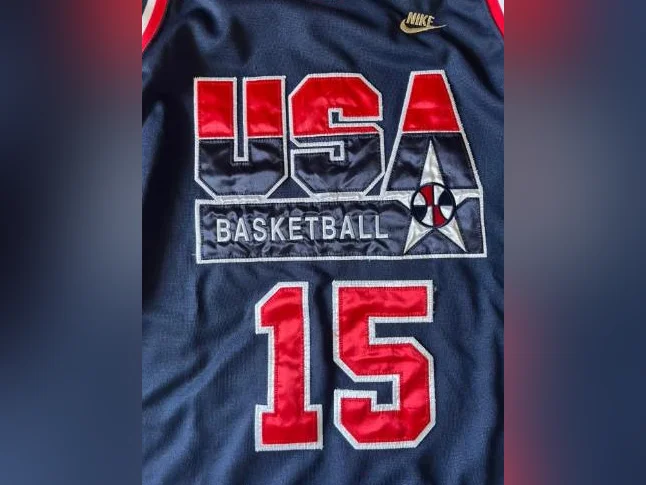 À vendre maillot Basket Authentique thumbnail 2