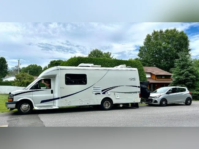 Motorisé Classe B+ Chevrolet Express R-Vision Trail-Lite 2004, 25 pieds-PRIX RÉDUIT (négociable)