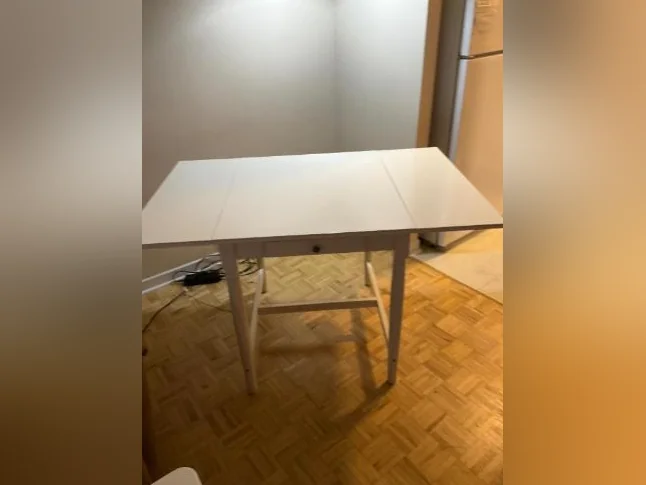 set de cuisine table avec les rallonges 2 chaises très propre thumbnail 3