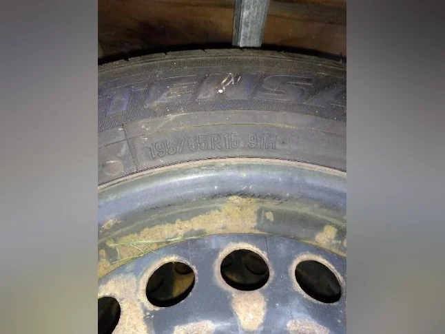 4 pneus toyo quasi neufs 195/65/R15 91H monté sur roues. thumbnail 2