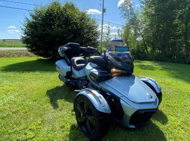 Spyder 2021 F3 T très bonne condition et très bon prix thumbnail 6