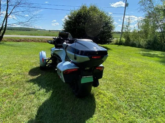 Spyder 2021 F3 T très bonne condition et très bon prix thumbnail 2